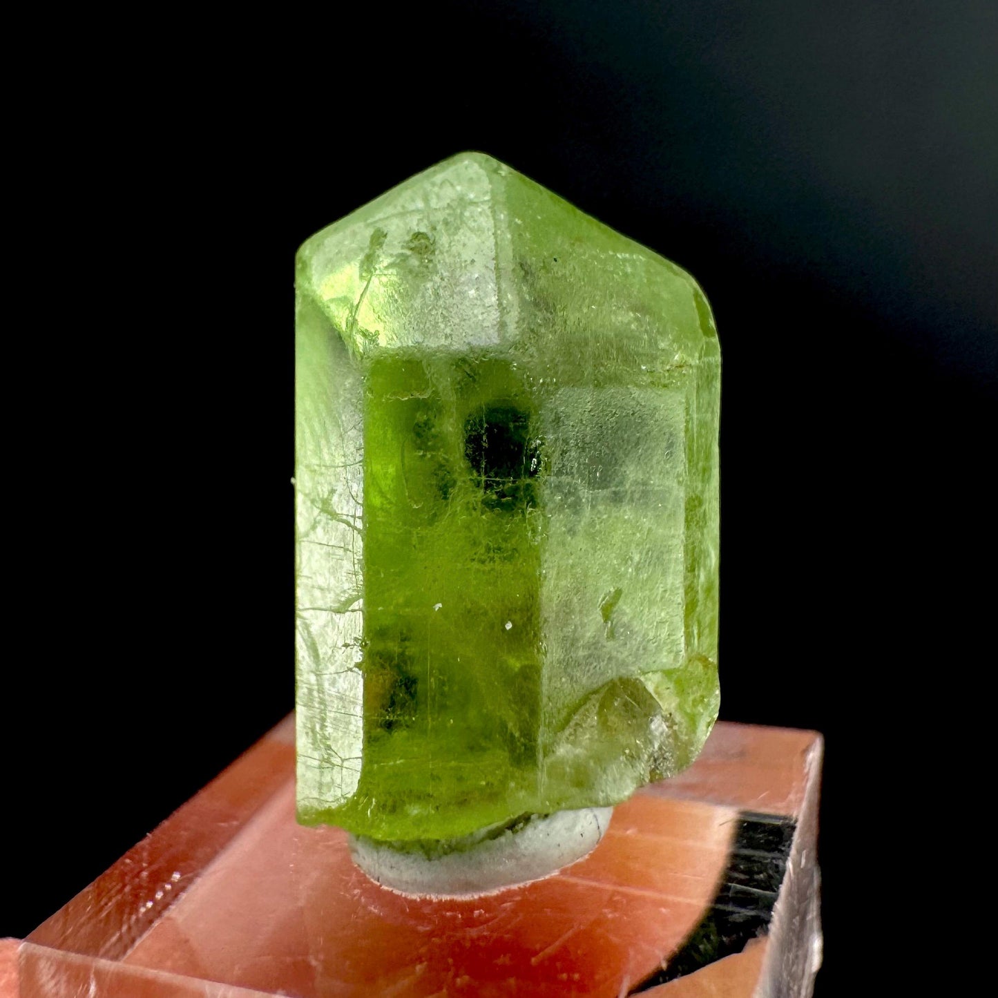 Peridot | natural terminated crystal, mineral specimen from Pakistan