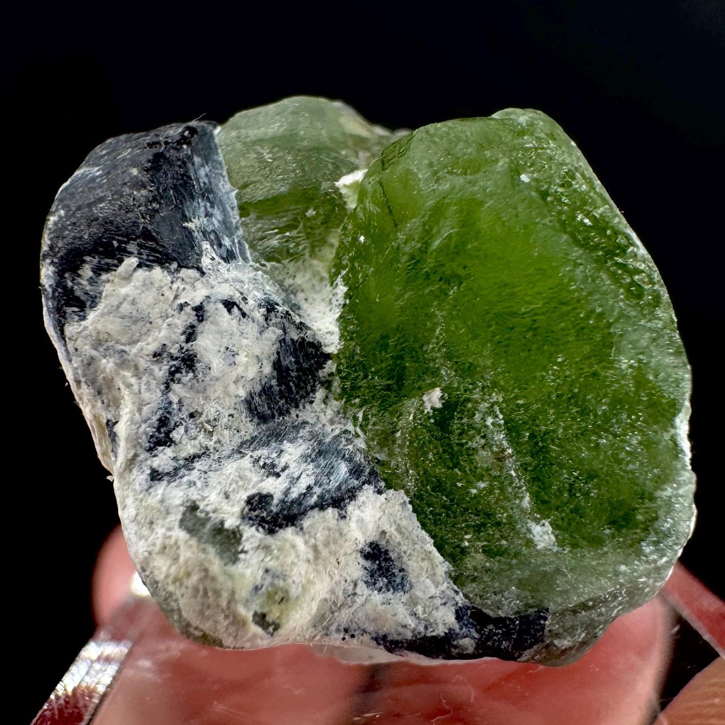Peridot w/ magnetite | natural terminated crystal, mineral specimen from Pakistan