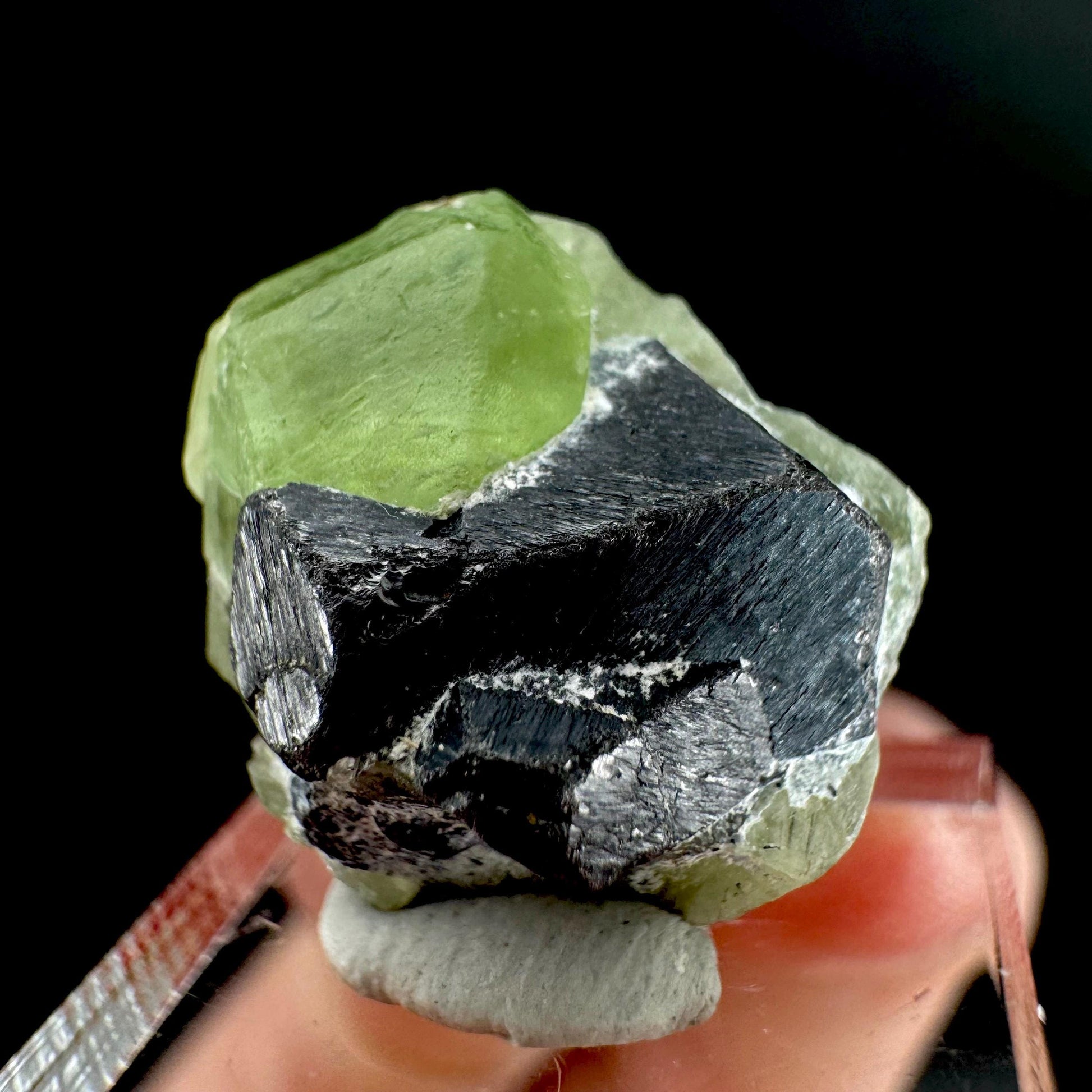 Peridot w/ magnetite | natural terminated crystal, mineral specimen from Pakistan