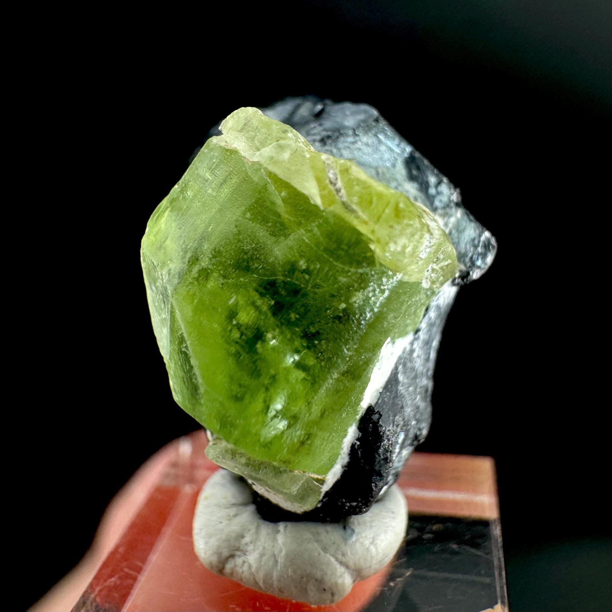 Peridot w/ magnetite | natural terminated crystal, mineral specimen from Pakistan