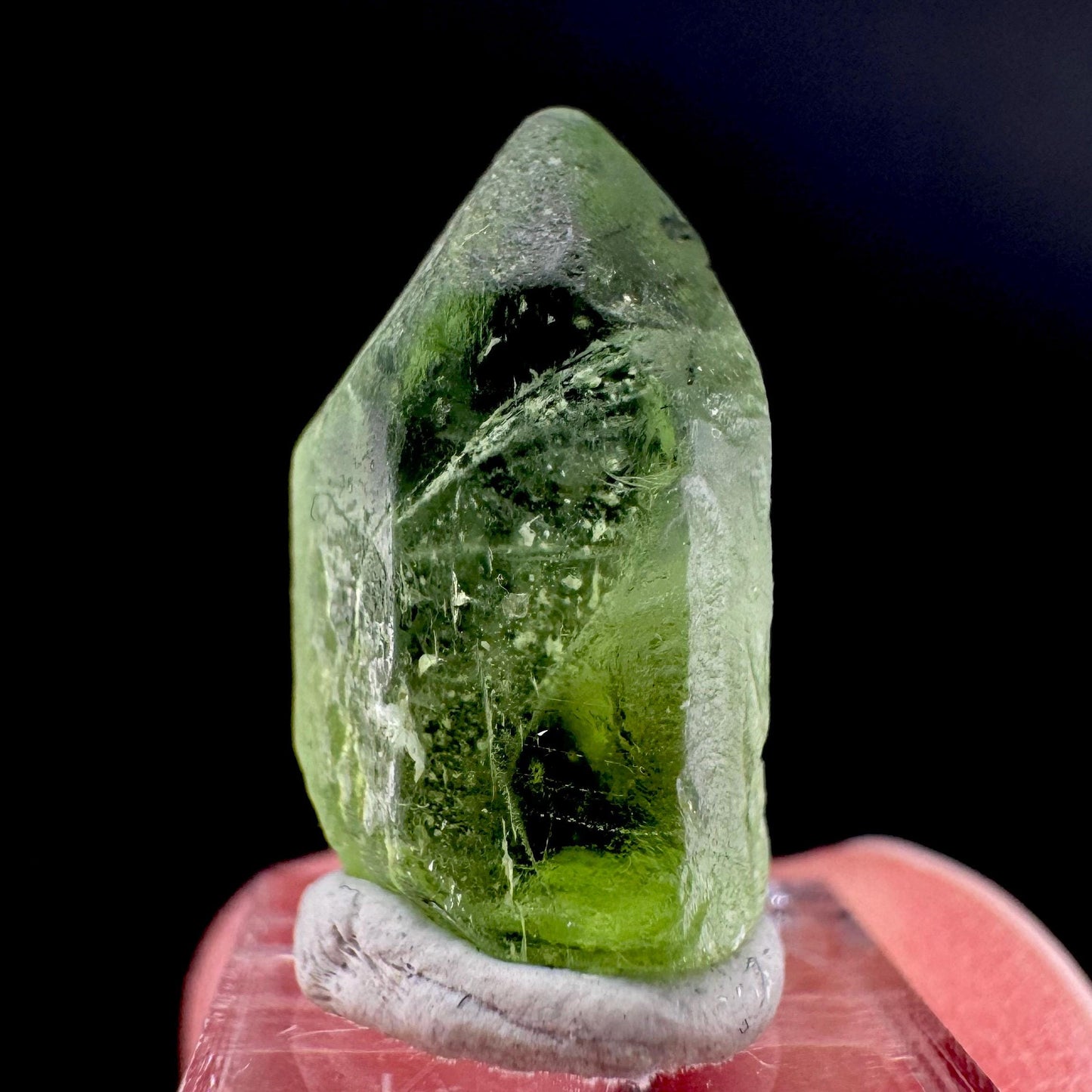 Peridot | natural terminated crystal, mineral specimen from Pakistan