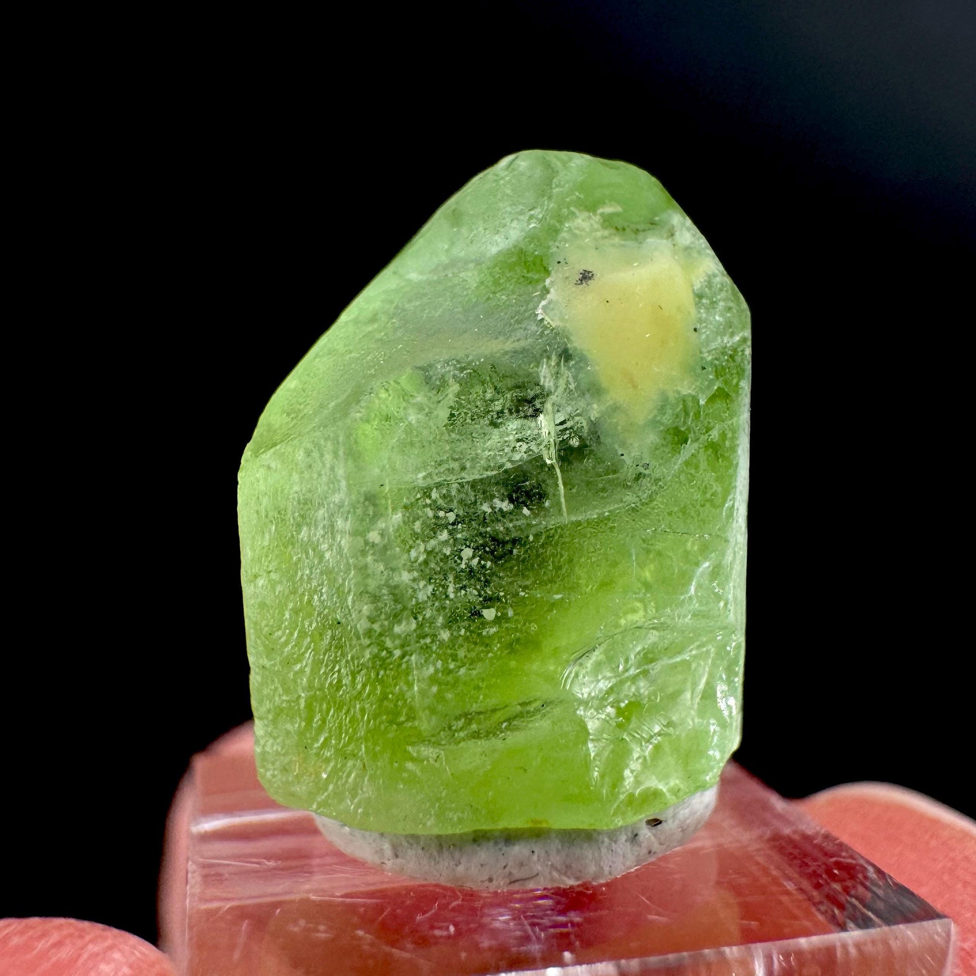 Peridot | natural terminated crystal, mineral specimen from Pakistan