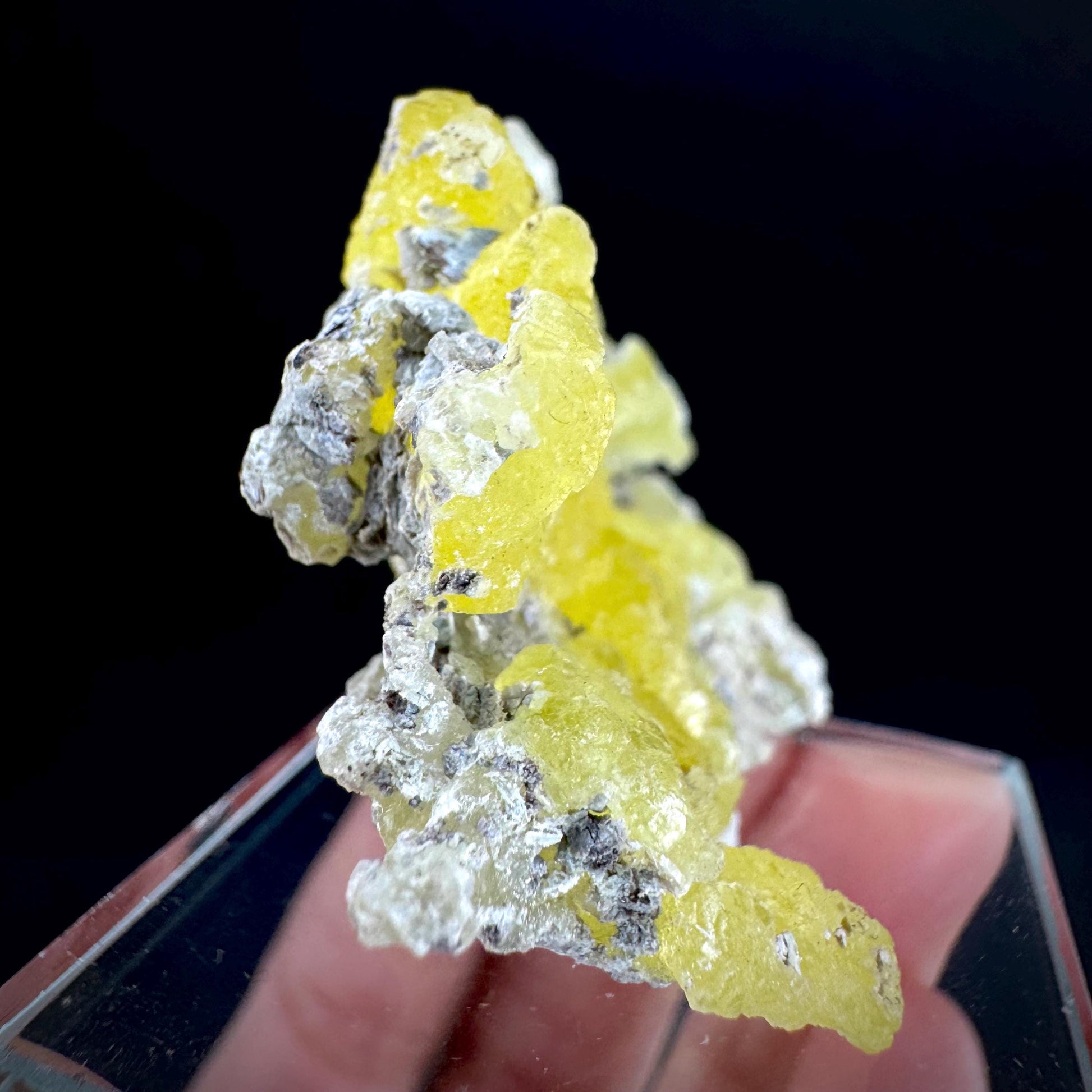 Brucite | Yellow Crystal, Lustrous Mineral Specimen From Pakistan