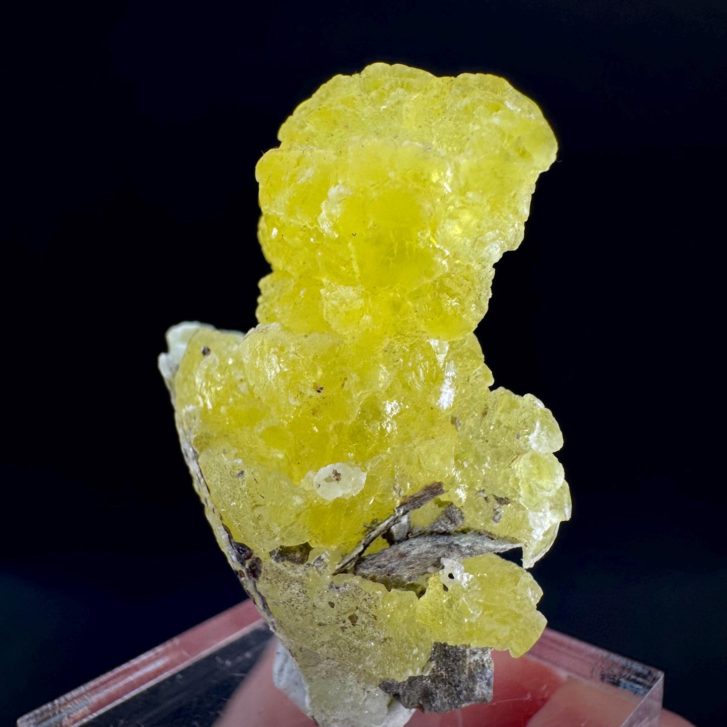 Brucite | Yellow Crystal, Lustrous Mineral Specimen From Pakistan