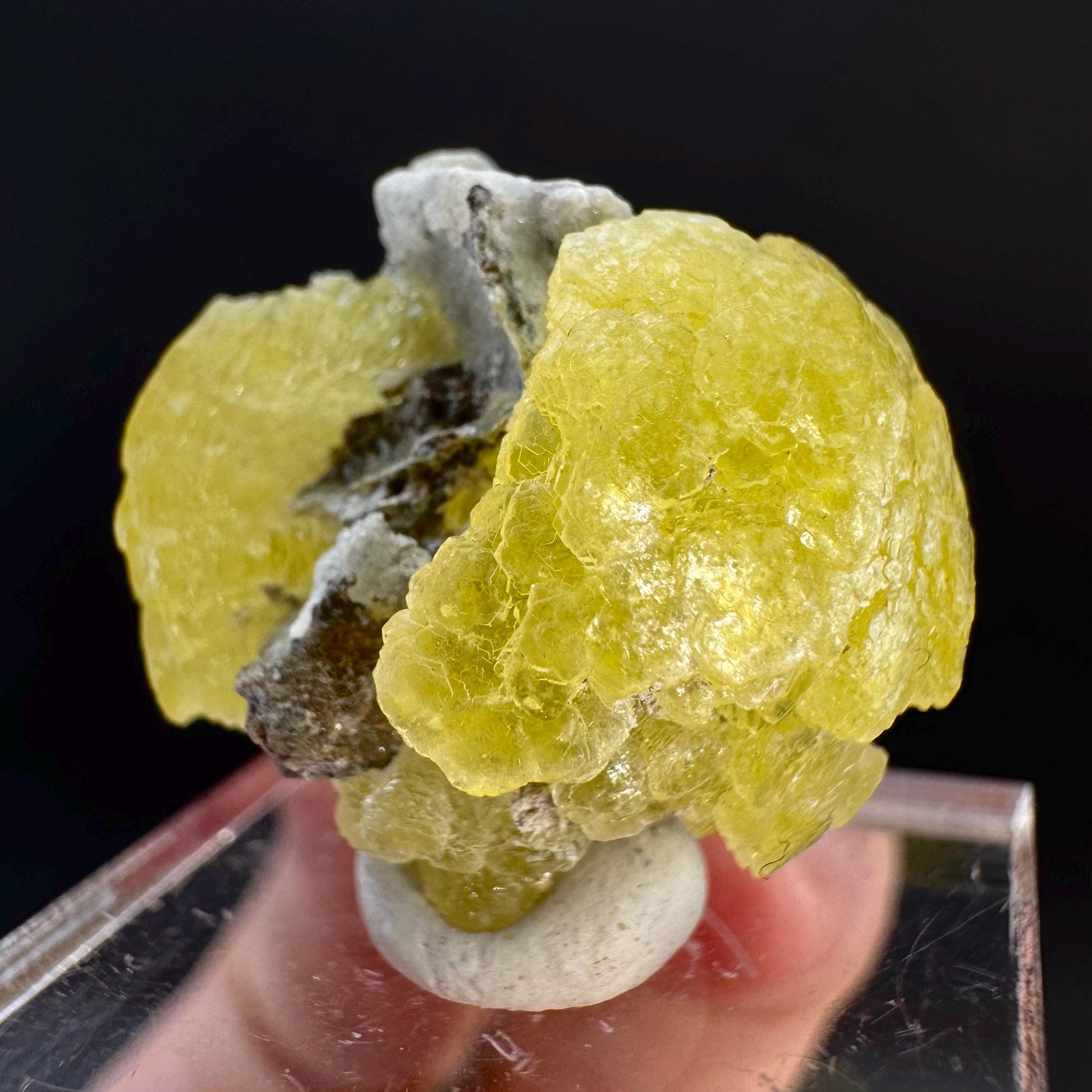 Brucite | Yellow Crystal, Lustrous Mineral Specimen From Pakistan