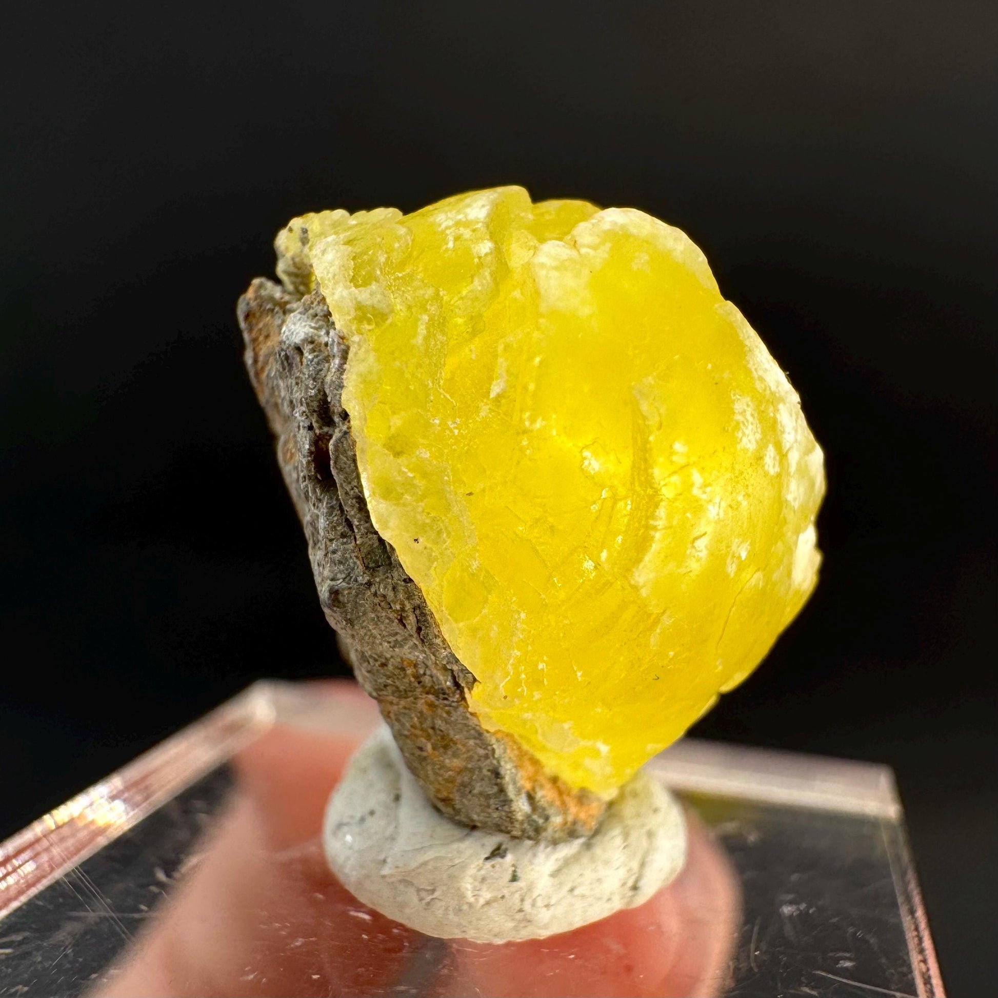 Brucite | Yellow Crystal, Lustrous Mineral Specimen From Pakistan