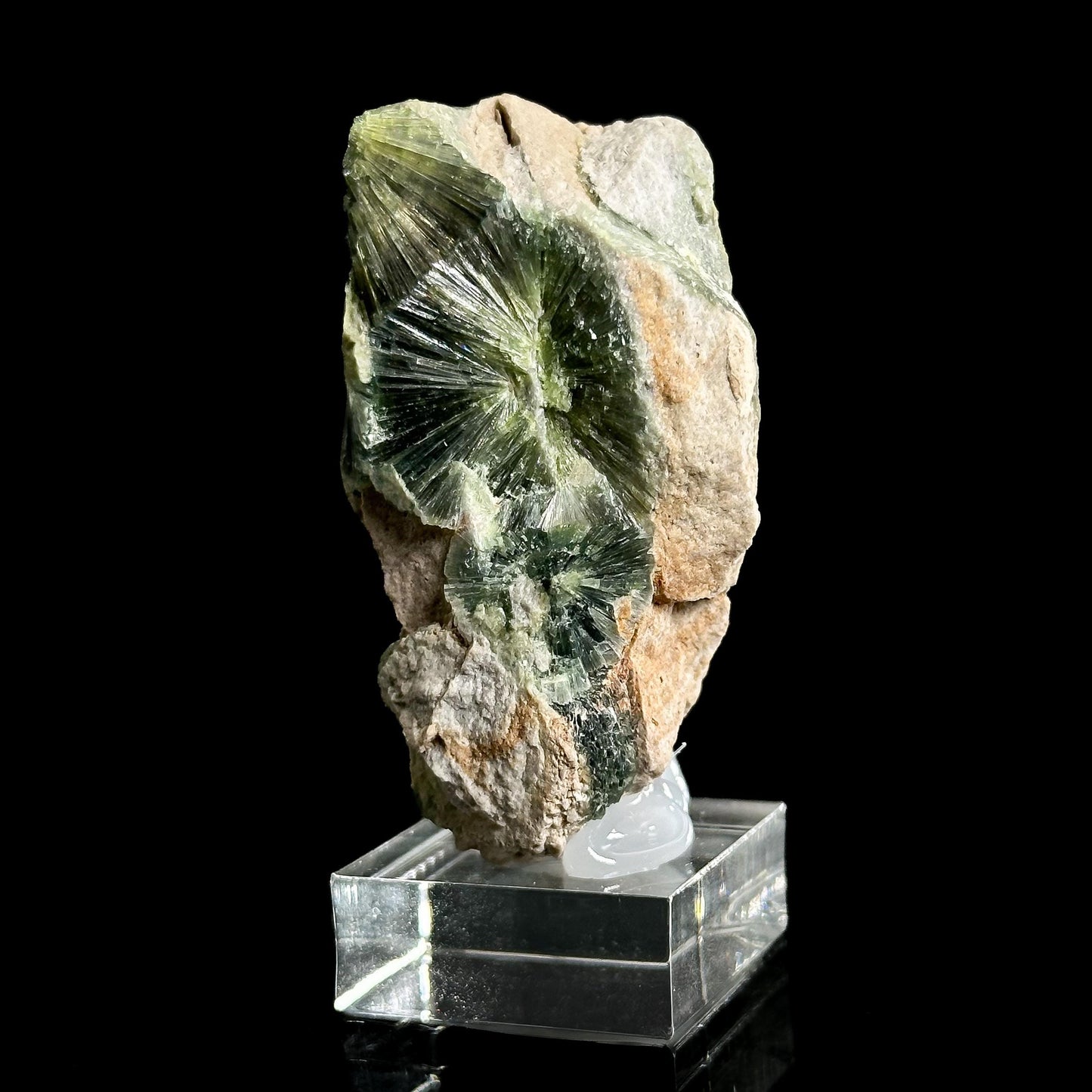 Wavellite (Arkansas, USA) | green radial crystal cluster, mineral specimen