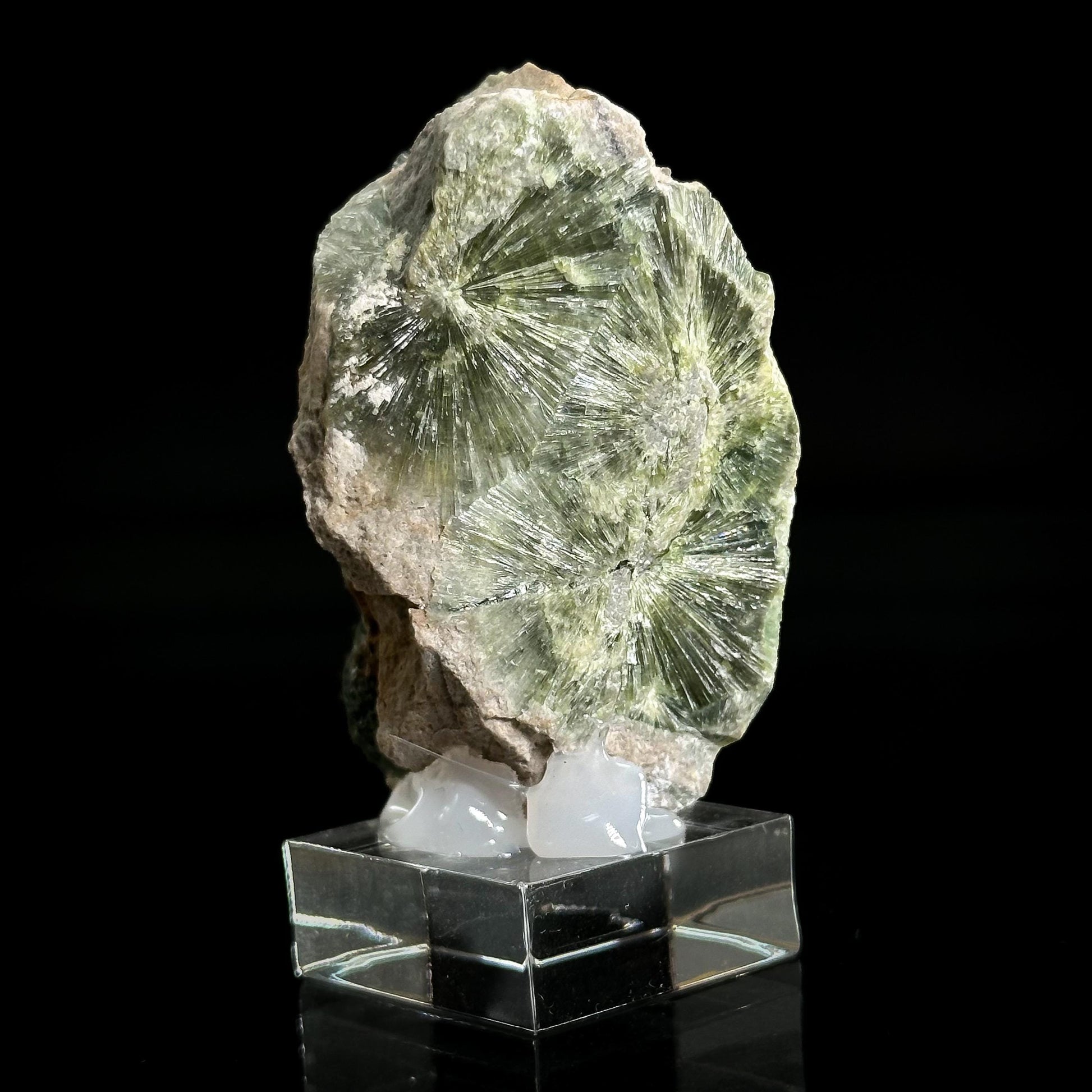 Wavellite (Arkansas, USA) | green radial crystal cluster, mineral specimen