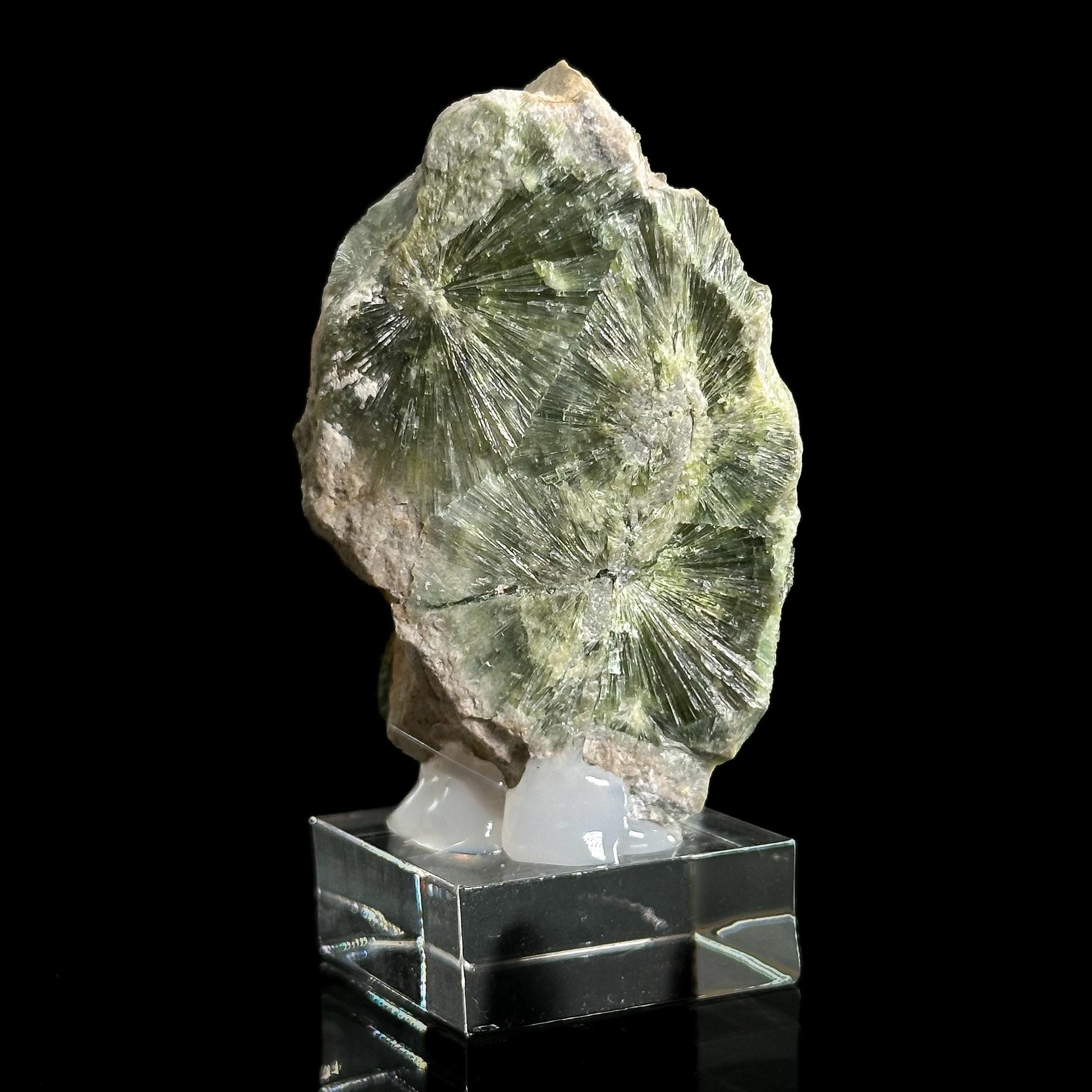 Wavellite (Arkansas, USA) | green radial crystal cluster, mineral specimen