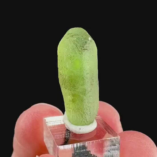 Peridot | natural terminated crystal, mineral specimen from Pakistan