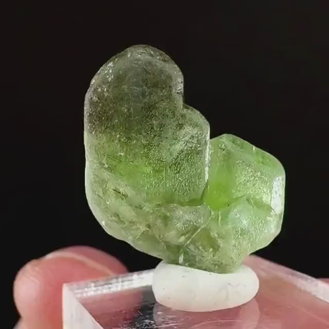 Naturally terminated peridot crystal (Pakistan) | raw peridot, natural peridot, peridot crystal, peridot point