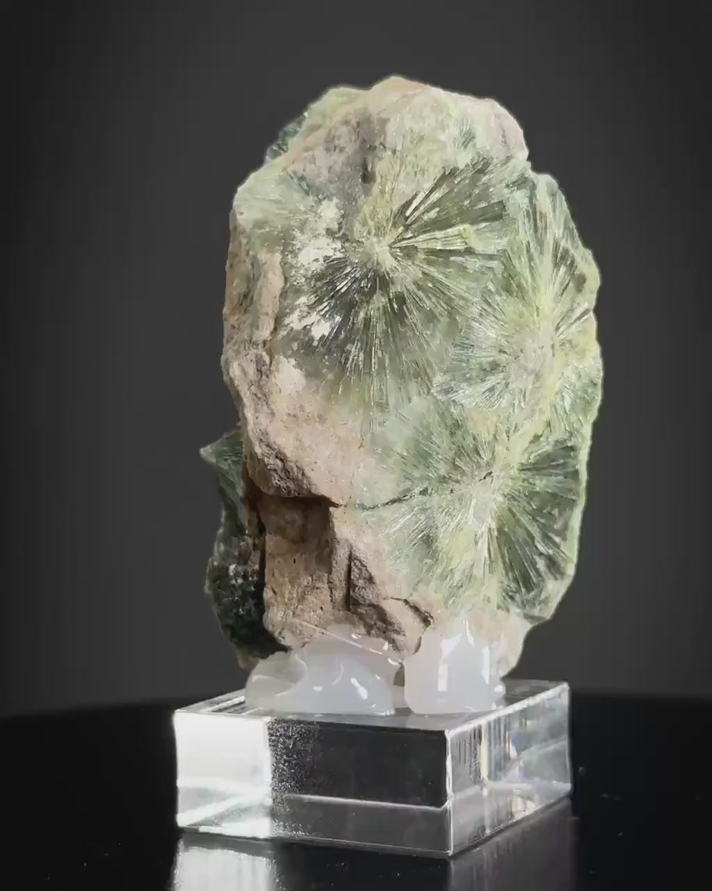 Wavellite (Arkansas, USA) | green radial crystal cluster, mineral specimen