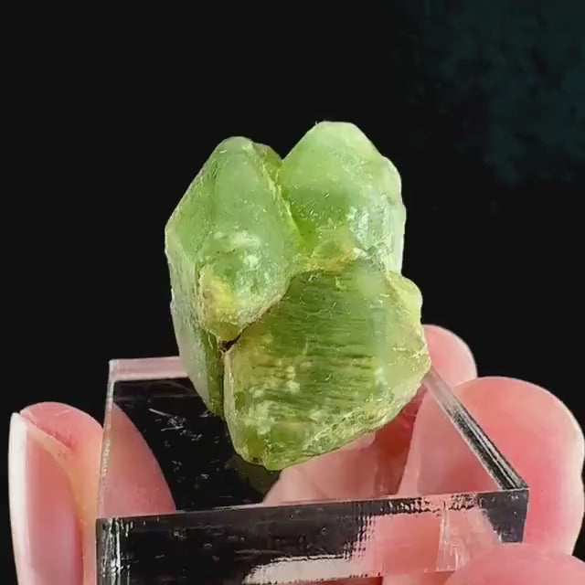 Peridot (Pakistan) | naturally terminated peridot crystal, mineral specimen