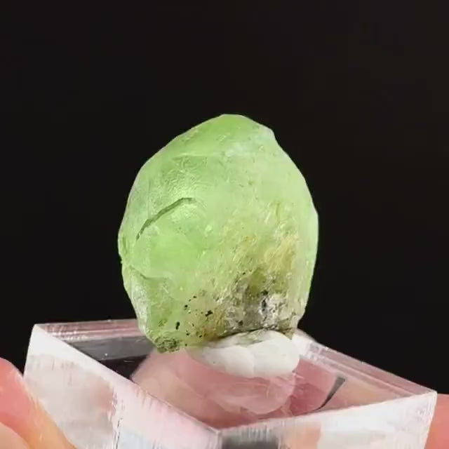 Naturally terminated peridot crystal (Pakistan) | raw peridot, natural peridot, peridot crystal, peridot point