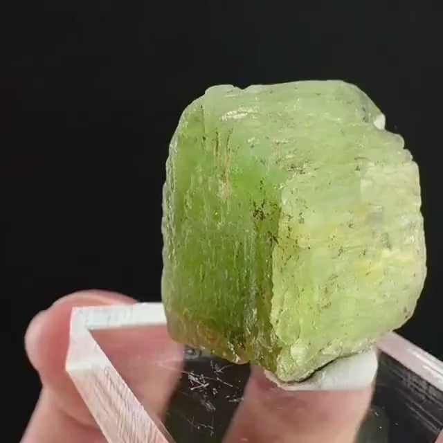 Peridot (Pakistan) | naturally terminated peridot crystal, mineral specimen