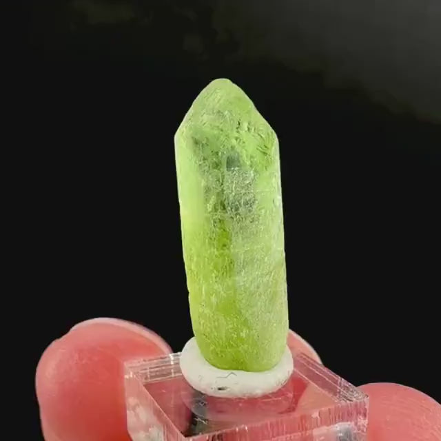 Peridot | natural terminated crystal, mineral specimen from Pakistan