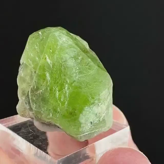 Peridot (Pakistan) | naturally terminated peridot crystal, mineral specimen