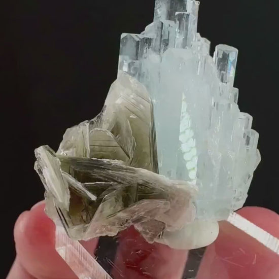 Aquamarine with Muscovite (Pakistan) | terminated Aquamarine, raw Aquamarine, natural Aquamarine crystal, aquamarine specimen