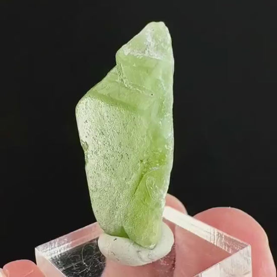 Peridot (Pakistan) | naturally terminated peridot crystal, mineral specimen