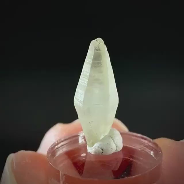 Ceylon Sapphire | natural uncut raw sapphire crystal, mineral specimen from Sri Lanka
