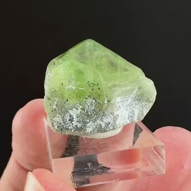 Peridot (Pakistan) | naturally terminated peridot crystal, mineral specimen
