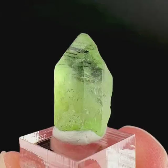 Peridot | natural terminated crystal, mineral specimen from Pakistan