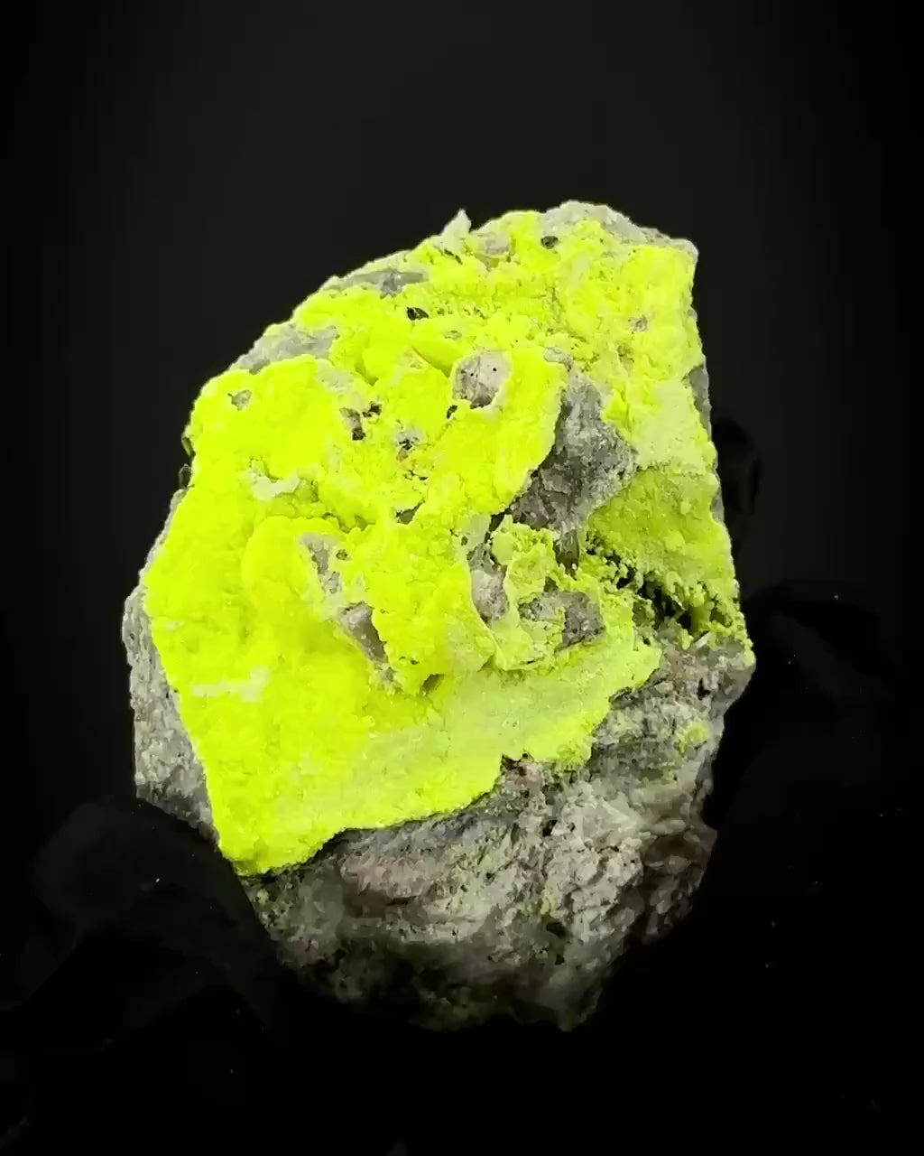 Autun | fluorescent UV reactive crystal, rare mineral specimen from Portugal