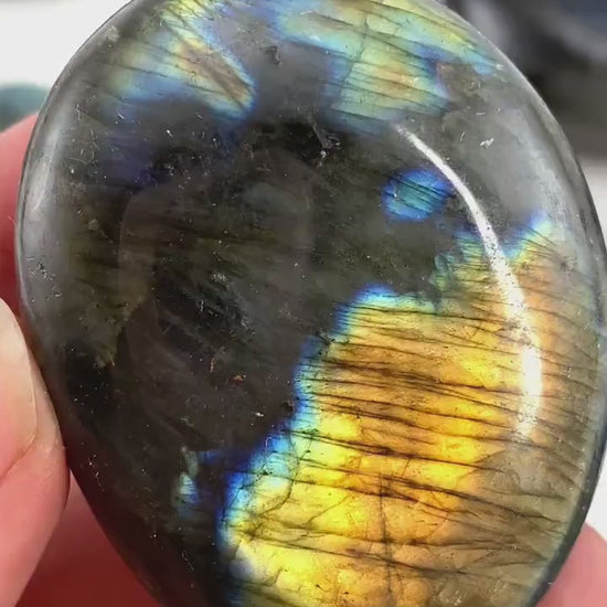 Flashy Labradorite Palm Stone, labradorite palmstone, blue labradorite, flashy labradorite, palm stones