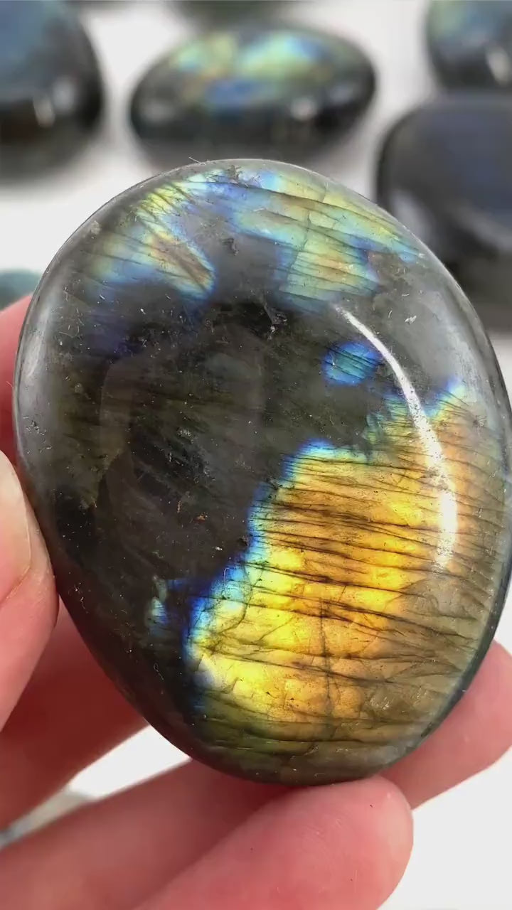 Flashy Labradorite Palm Stone, labradorite palmstone, blue labradorite, flashy labradorite, palm stones