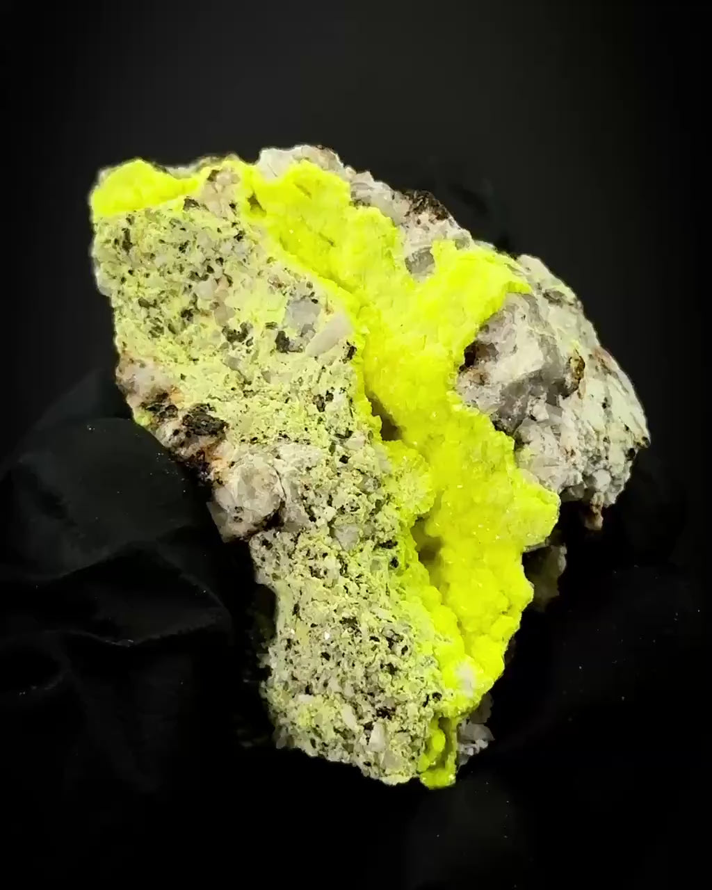 Autun | fluorescent UV reactive crystal, rare mineral specimen from Portugal